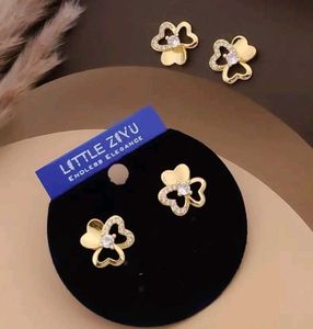 Sparkling Clover Stud Earrings Anti turnish