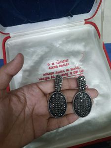 Stunning Oval Dangle Earrings with Sparkle