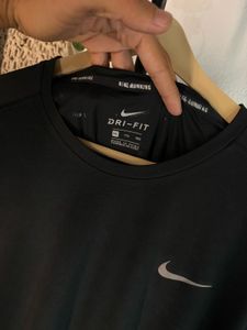 Nike Dri-FIT Long Sleeve Shirt