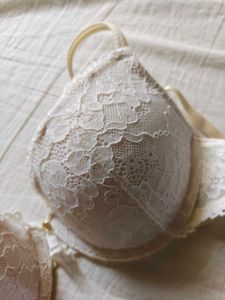 H&amp;M Elegant Lace Bra