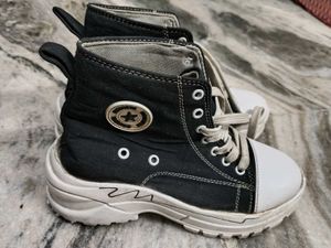 Light Weight Sneakers