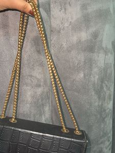 Chic Black Croc Embossed Chain Bag