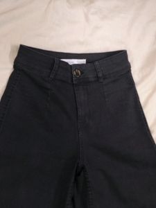 Black Wide LeggedJeans(Bershka)(EUR34)(UK02)(26)High Waist