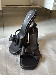 Chic Black Bow Heeled Sandals
