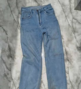 Light Wash Denim Jeans 🌀🌧️