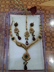 Beautiful Kundan Jewellery Set.