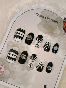 Monochrome Press-On Nails😍♥️