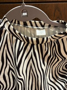 SSS Black &amp; White Zebra Print Stretch Crop Top – S