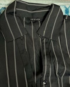 black shirt women
