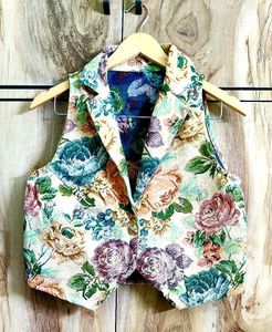 Tapestry type waistcoat Size-34