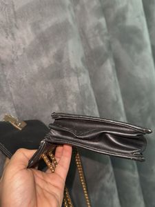 Chic Black Croc Embossed Chain Bag