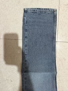 Straight fit jean 28 Waist