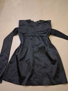 Elegant Black Strapless Mini Dress