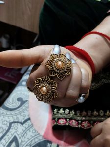 Exquisite Floral Embellished Earings Set