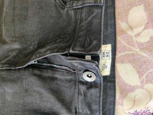 Trendy Cropped Black Jeans