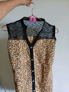 Chic Sleeveless Leopard Print Top with Black Lace