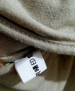 ESSENTIALS SLEEVELESS TANK TOP.