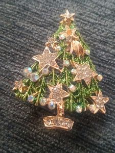 Sparkling Christmas Tree Brooch