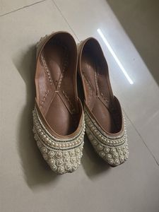 Pearl Embellished Juttis