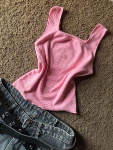 Cute pink top 🎀