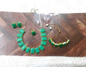 Beautiful Necklace Set With Bracelet