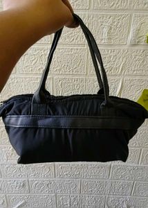 Cutest Black HandBag 👜
