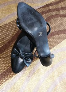 Elegant Black Bow Slingback Heels