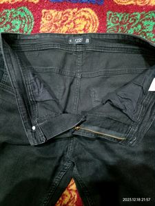 Men Branded Straight Fit Jeans In Black Colour