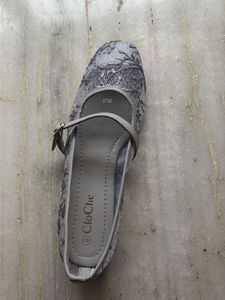 Elegant Grey Lace Ballet Flats *size 40*