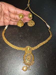 Elegant Gold Necklace & Earrings Set