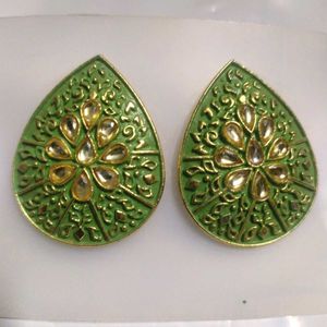 Pista Colour Kundan Earrings
