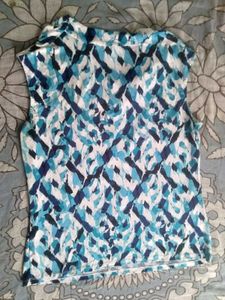 Chic Blue &amp; White Abstract Print Top