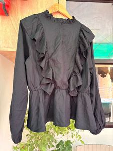Chic Ruffled Black Top