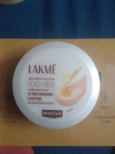 Lakme Peach Milk Creme Moisturiser