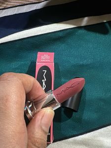 MAC Satin Lipstick - Sitting Pretty 824