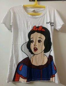 Snow White Graphic T-Shirt 🤍
