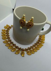 Exquisite Indian Gold-Tone Necklace Set