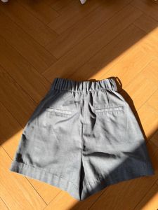 H&amp;M Grey Pleated Shorts