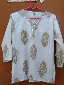Elegant White Kurta with Floral Print