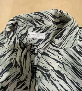 🌈Animal Print Button-Up Shirt 🩷