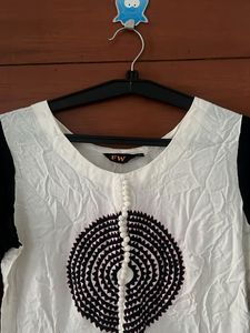 Elegant White &amp; Black Kurta