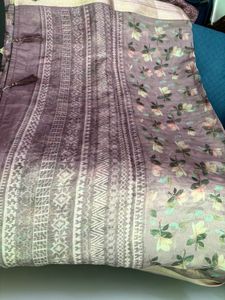 Elegant Floral &amp; Ethnic Print Saree with Blouse