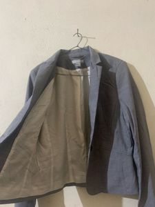 Gray single-breasted blazer