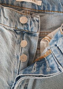 Light Wash Ripped Jeans