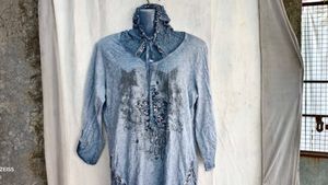 81810. Blue Sequined Tunic Top