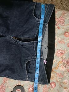 Wrangler Denim Knee Length Jeans/ Capri For Women In 34 Waist