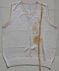 Women's White V-Neck Sleeveless Sweater