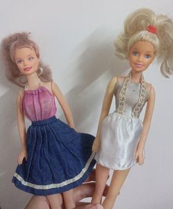 2 Barbies