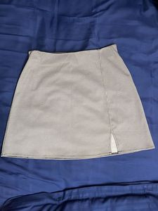 Stylish H&M mini skirt