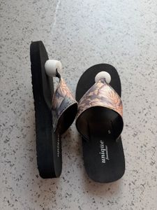Unique Footwear Flip flops